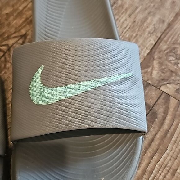 Grey nike slides  - Picture 3 of 5
